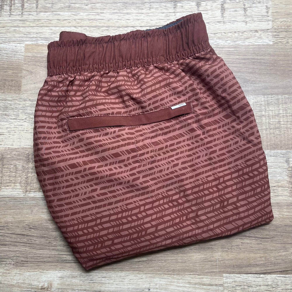 Vuori Banks Shorts Rust Brown Geometric Print unlined Athletic Gym Mens Large